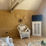 Logis Des 4 Fees Et Son Bain Nordique Sainte-Nathalène